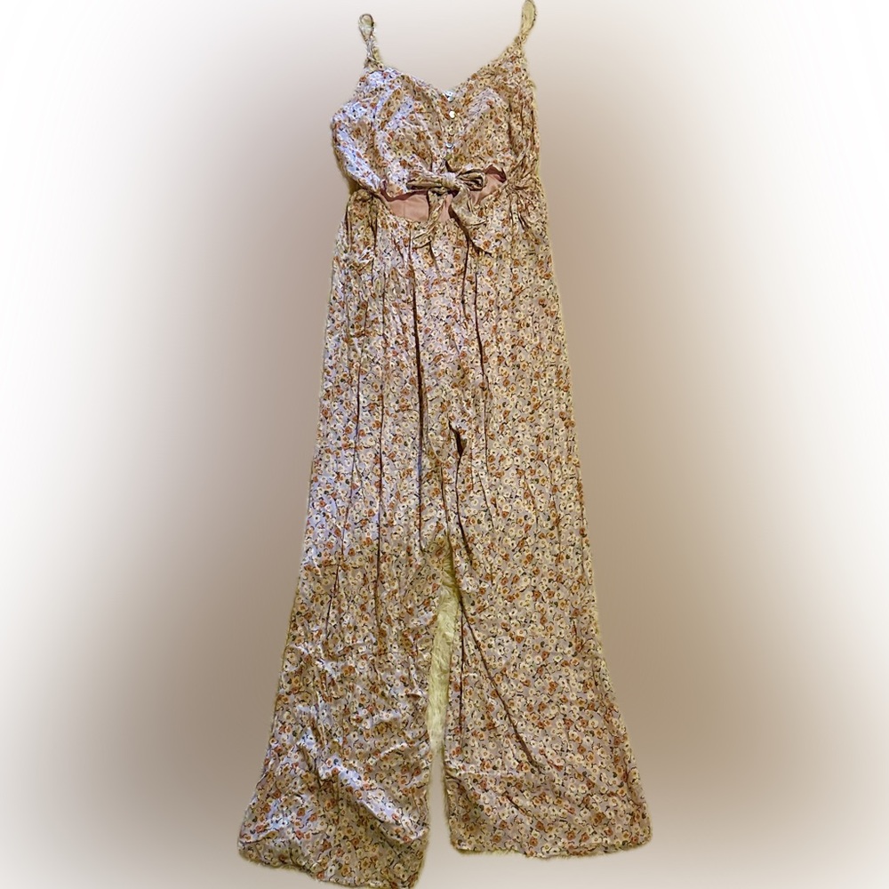 Gilli Floral Jumpsuit With A Keyhole Cutout